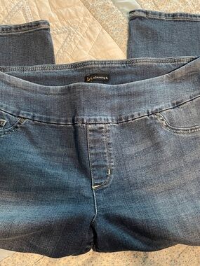Lee Slim Fit pull on denim capris SIZE 12